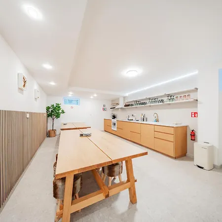 The Peak By Home1 Albergue Innsbruck